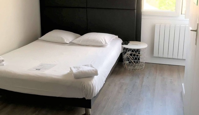 Studio 50 meters from the tram (number 24)