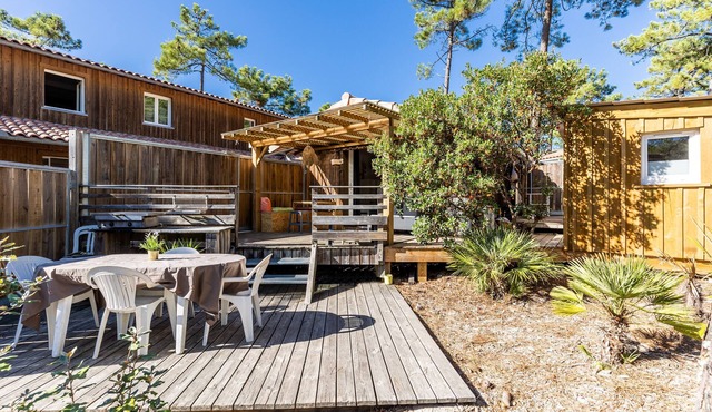 'Studio 500m from Carcans Beach' with Garden & Wi-Fi