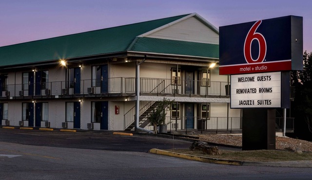 Studio 6 Branson West, Mo – Silver Dollar City