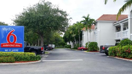 Studio 6 Extended Stay - West Palm Beach, FL