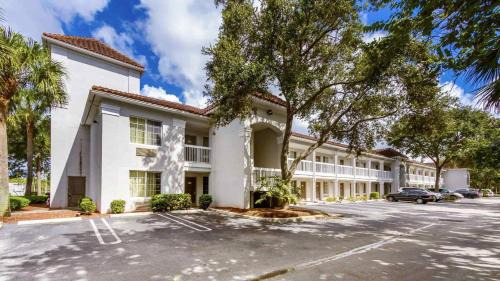 Studio 6 Extended Stay - Coral Springs, FL- Fort Lauderdale