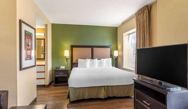 Studio 6 Extended Stay Chicago Vernon Hills Lincolnshire IL