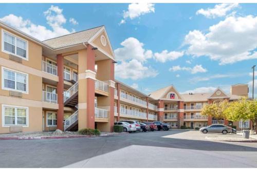 Studio 6 Suites Fresno North CA