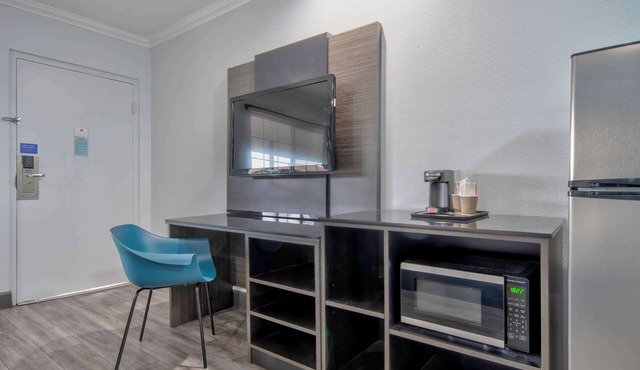 Studio 6 Suites – San Bernardino, CA