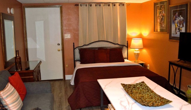 Studio 7 : charming Studio Apartment by Riverside Park in Grand Forks, ND
