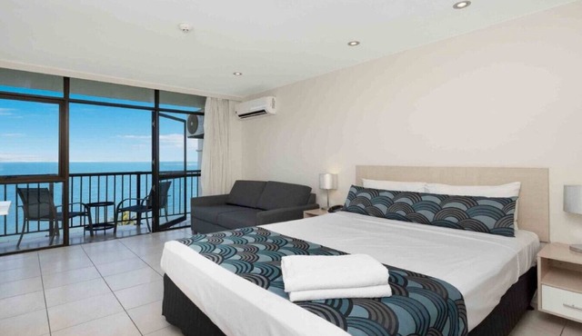 Studio 811 - Picturesque Beachfront Views