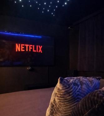 Studio ambiance Ciné privé - Confort, WIFI, Parking - Proche Lorient, voie express & Plages