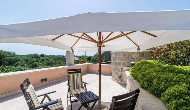 Studio Antica, apartment with a private swimming pool