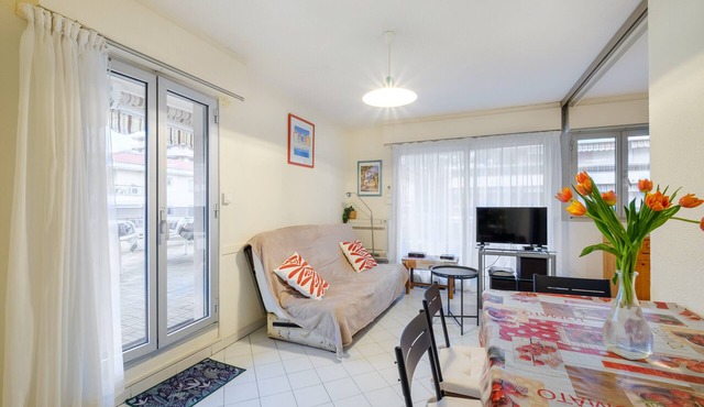 Studio Apartment 'Riviera Beach Anemone' with Mountain View, Wi-Fi and Air Conditioning