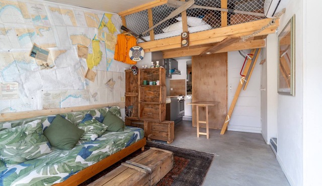 Studio Apartment 'Repaire Des Pirates Sainte Marie' with Private Terrace, Wi-Fi and Air Conditioning