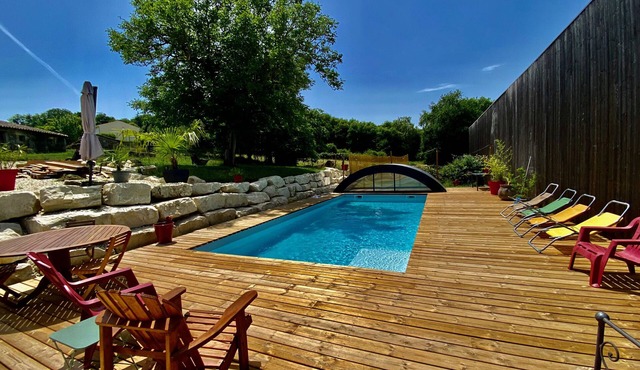 Studio Apartment 'La Salamandre Enchantée' with Shared Pool, Private Terrace and Wi-Fi