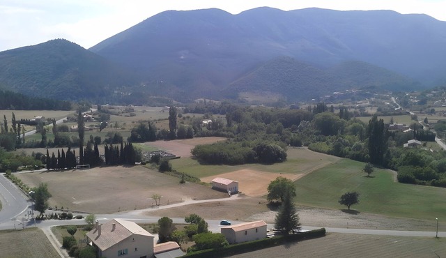 Studio Apartment 'Les Restanques' with Mountain View, Private Terrace and Wi-Fi