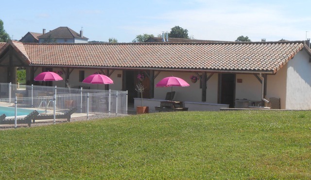 Studio apartment Rose in the Dordogne, with swimming pool & magnificent view