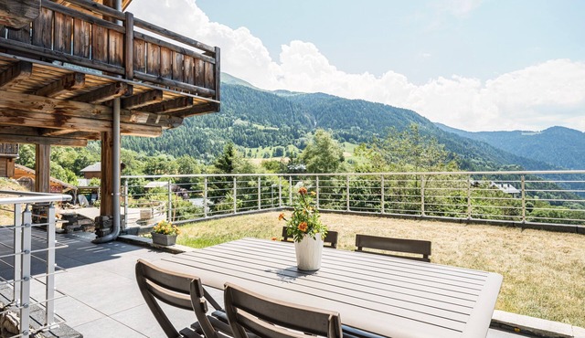 Studio Apartment 'De Charme Montagne' with Mountain View, Private Terrace and Wi-Fi