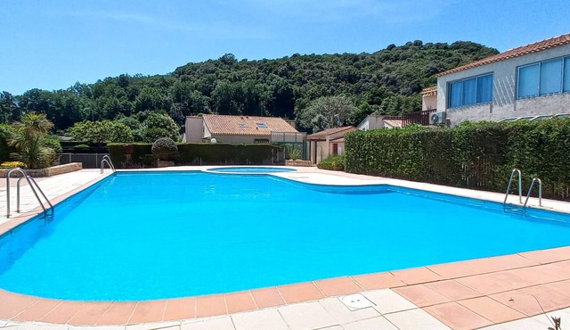 Studio Apartment 'Cocoon Hut - Terrace - Pool' with Shared Pool, Wi-Fi and Air Conditioning