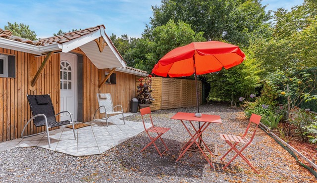 Studio Apartment "Bassin d'Arcachon" with Private Terrace & Wi-Fi