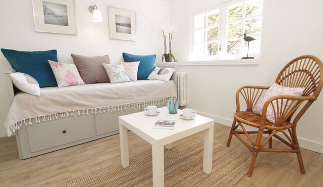 Studio Apartment 'Villa Prat Bras - Vue Mer' with Sea View, Shared Garden and Wi-Fi