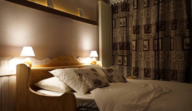 STUDIO APARTMENT SLEEPS 4, BALCONY, HEART OF RESORT, SUNNY, ALL COMFORTS