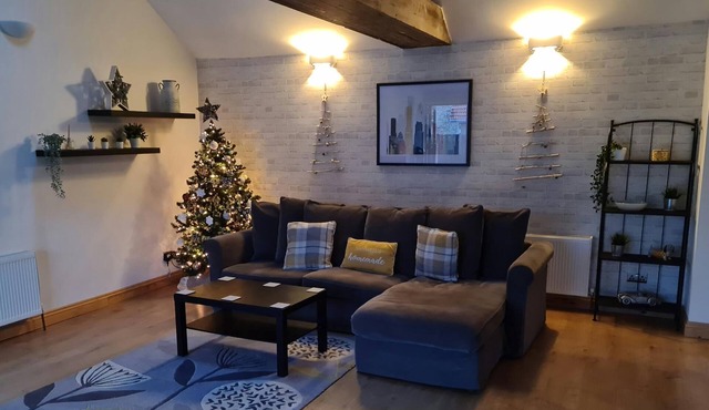 Studio Apartment with Gallery Style Double Bedroom