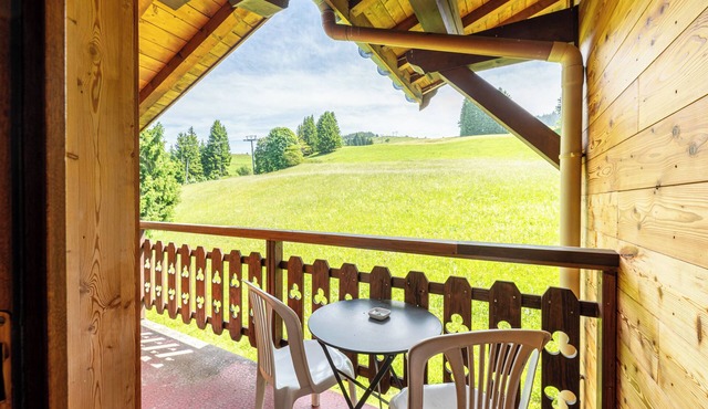 Studio Apartment '11 - Les Warrens' with Mountain View, Shared Garden and Wi-Fi