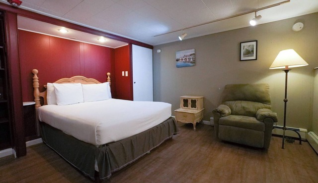 Studio Apartment 250 feet from the boardwalk and beach.