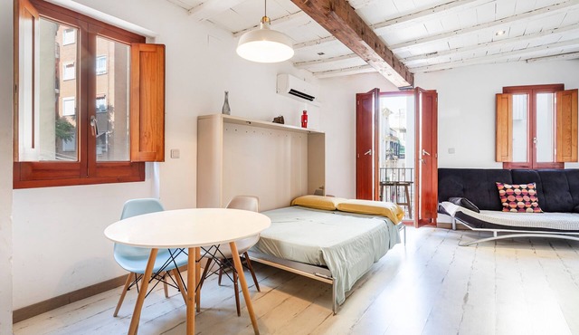 Studio Apartment '2º In The Old Center' with Balcony, Wi-Fi and Air Conditioning