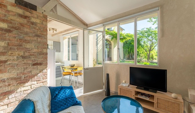 Studio Apartment "À La Campagne" with Private Pool & Wi-Fi