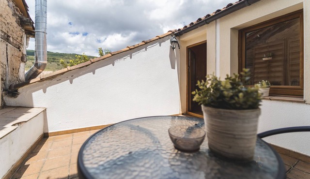 Studio Apartment 'Altuzarra 2' with Mountain View, Private Terrace and Wi-Fi