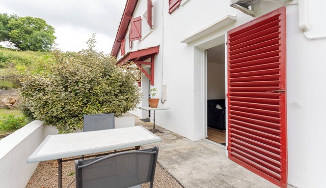 Studio Apartment 'Beñat' with Private Terrace, Wi-Fi and Air Conditioning