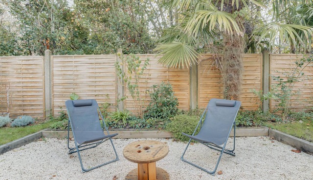Studio Apartment 'Du Jardin D' Eden' with Private Terrace, Private Garden and Wi-Fi