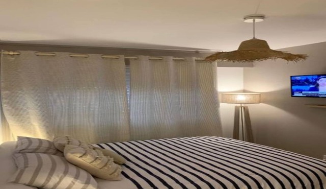 Studio-Apartment-Ensuite with Bath-Balcony