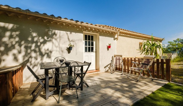 Studio Apartment 'Entre Mer Et Montagne' with Mountain View