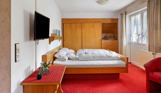 Studio Apartment 'Feldberg' with Shared Garden, Balcony and Wi-Fi