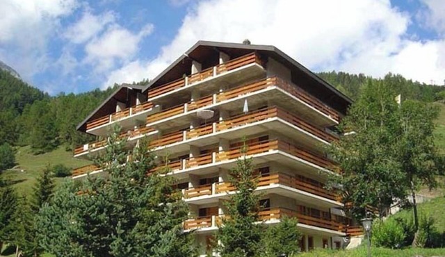 Studio apartment for 2-3 persons : Living room with 1 sofa-bed + 2 pull-down beds - kitchenette wit