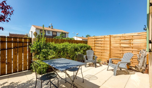 Studio Apartment 'La Boite À Sel' with Private Terrace, Wi-Fi and Air Conditioning