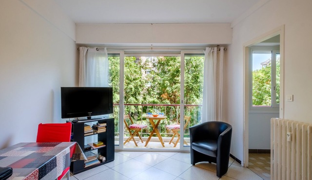 Studio Apartment 'En Bord De Mer' with Balcony and Wi-Fi