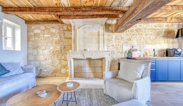 Studio Apartment 'L'escale Bigaroux' with Wi-Fi and Air Conditioning