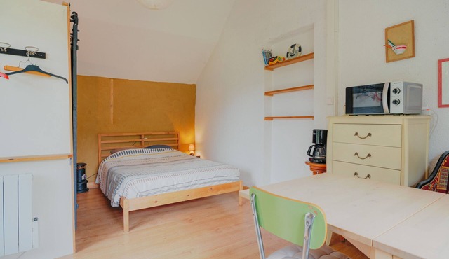 Studio Apartment 'Gite 2 Personnes Sauna Et Étang' with Shared Garden and Wi-Fi
