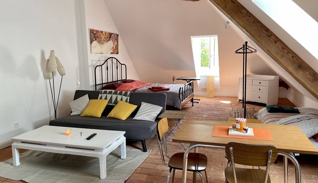 Studio Apartment 'Hyper-Centre Villa Isabelle' with Mountain View and Wi-Fi