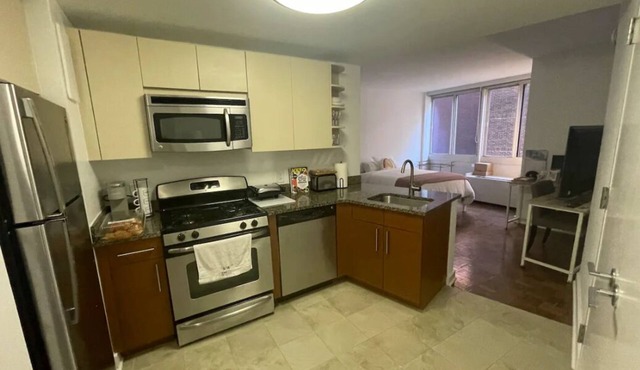 Studio Apartment in Downtown Brooklyn w/Laundry Room, Gym, Rooftop, and Lounge