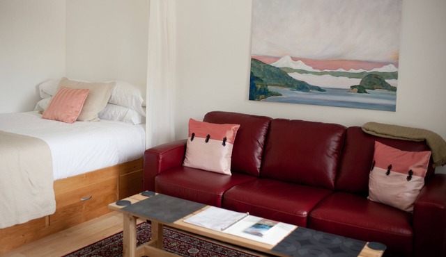 Studio Apartment in Eastsound, the Heart of Orcas Island - Chinook #2