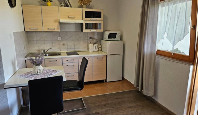 Studio apartment in Nin with Terrace, Air condition, WIFI (3722-5)