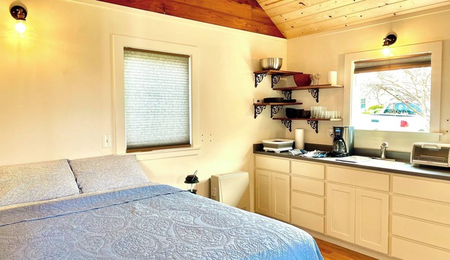 Studio Apartment in the Heart of Historic Mendocino Village, Monthly Rental