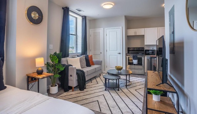 Studio Apartment in the heart of Downtown Mobile!!