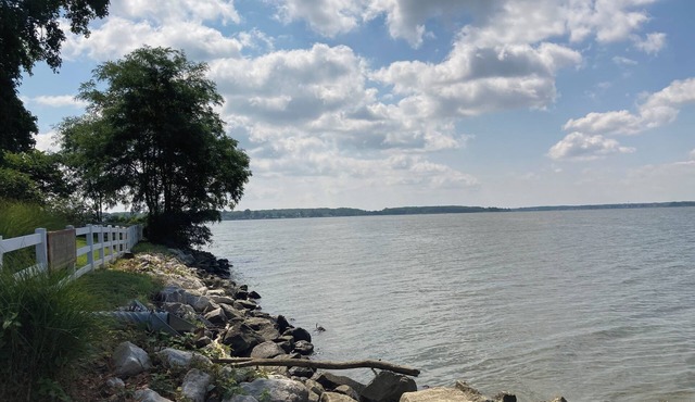 Studio apartment in water view Historic home with WiFi, separate AC/heat