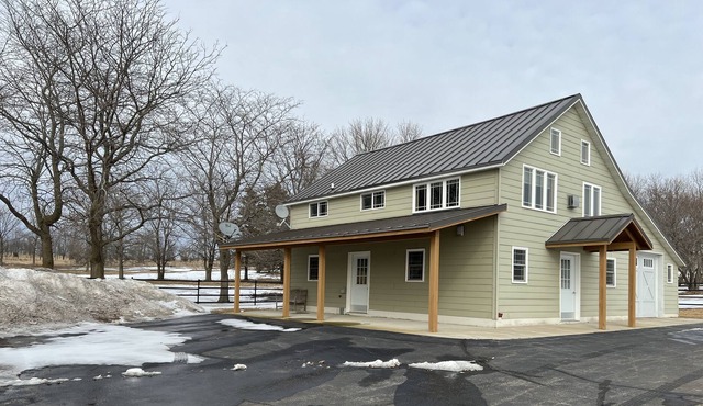 Studio Apartment just a off the Shores of Beautiful Lake Cochrane