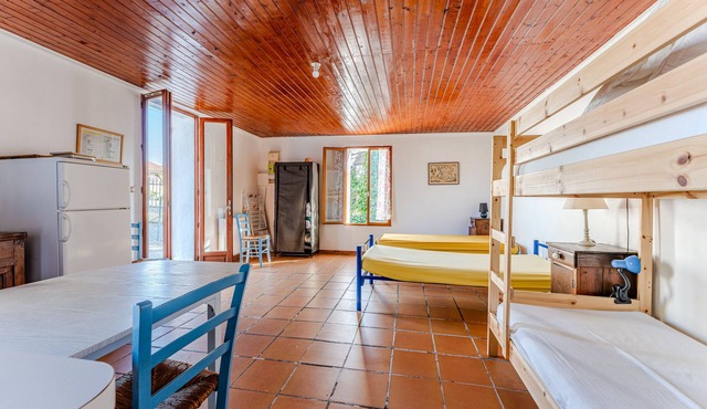 Studio Apartment 'La Halte De Compostelle' with Private Terrace and Wi-Fi