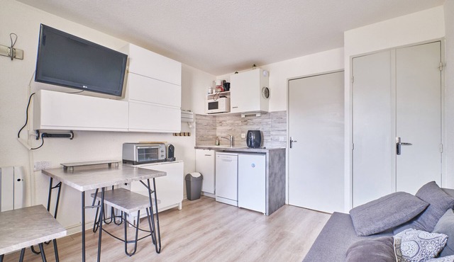 Studio Apartment 'Les 2 Alpes' with Mountain View & Balcony