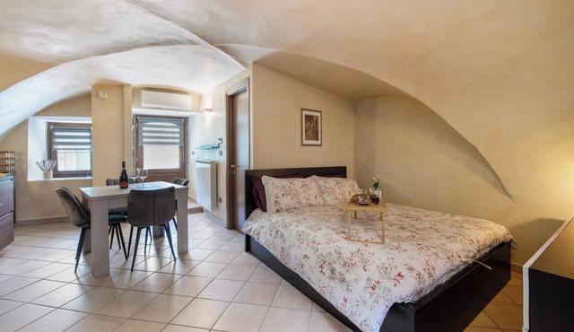 Studio Apartment 'Le Volte' with Wi-Fi in Pisogne