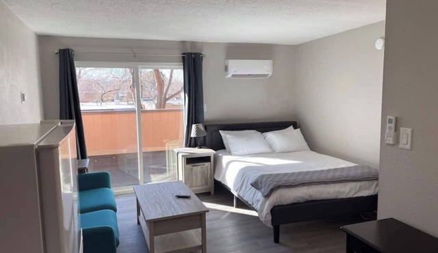 Studio apartment Near UNM, Nob-Hill and downtown.